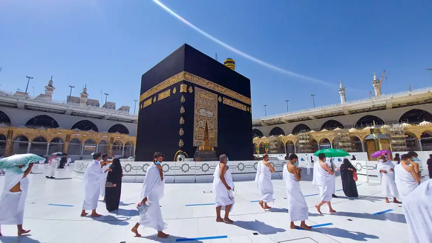 Kaaba with Hajr‑e‑Aswad in the eastern corner and front door during hajj and umrah Tawaf